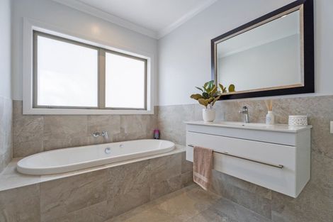 Photo of property in 79 Robinson Road, Whitianga, 3510