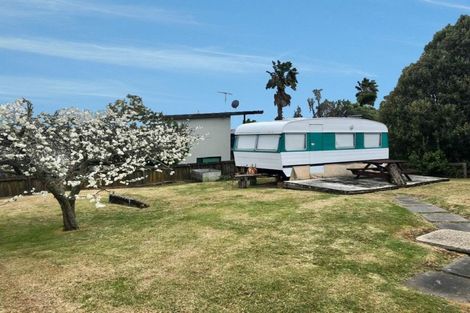 Photo of property in 1 Motuketekete Avenue, Army Bay, Whangaparaoa, 0930