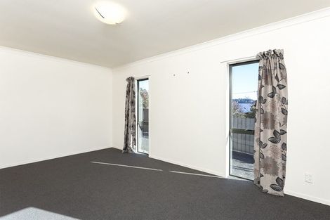 Photo of property in 4 Cliff View Drive, Green Bay, Auckland, 0604