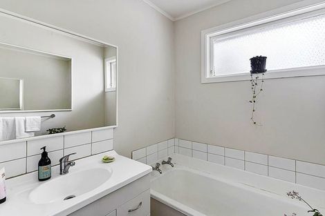 Photo of property in 24a Blanes Road, Weymouth, Auckland, 2103