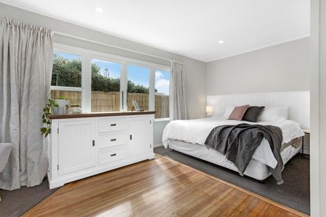 Photo of property in 2 Te Pari Pari Road, Pukerua Bay, 5026