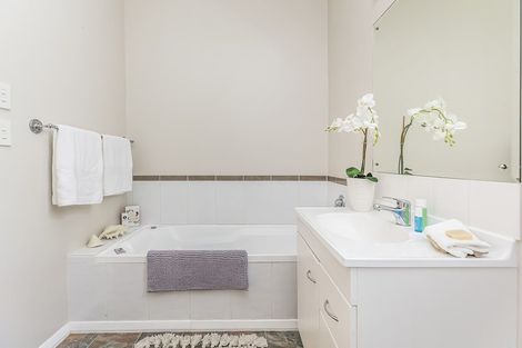 Photo of property in 22 Resolution Street, Lyall Bay, Wellington, 6022