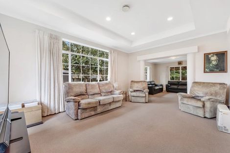 Photo of property in 198 Botany Road, Botany Downs, Auckland, 2010