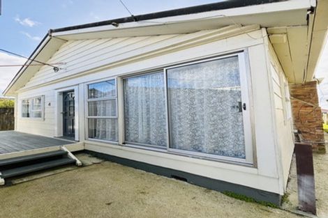 Photo of property in 4 Kaponga Crescent, New Lynn, Auckland, 0600