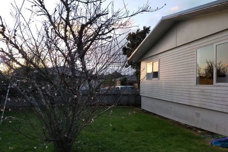 Photo of property in 27 Preston Avenue, Henderson, Auckland, 0610