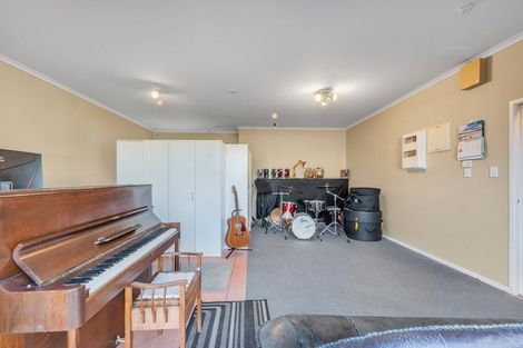 Photo of property in 17 Albizia Avenue, Henderson, Auckland, 0612