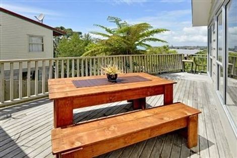 Photo of property in 1/552 Beach Road, Rothesay Bay, Auckland, 0630