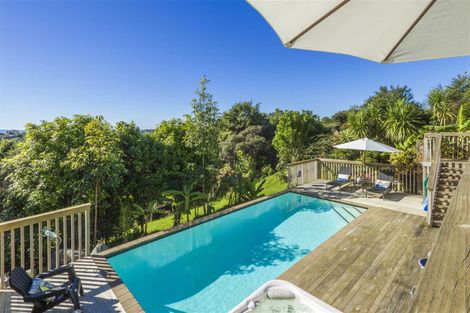 Photo of property in 121 Wade River Road, Stanmore Bay, Whangaparaoa, 0932