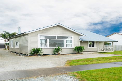 Photo of property in 27 Disraeli Street, Gisborne, 4010