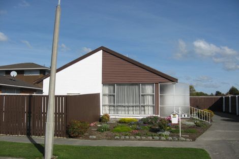 Photo of property in 2/5 Camrose Place, Ilam, Christchurch, 8041