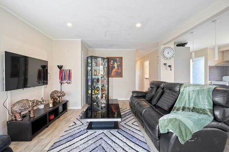 Photo of property in 8 Hyperion Drive, Randwick Park, Auckland, 2105