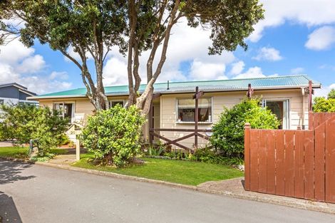Photo of property in 20 Cassley Crescent, Papakowhai, Porirua, 5024