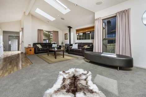 Photo of property in 1 Busbridge Place, Hillcrest, Auckland, 0627