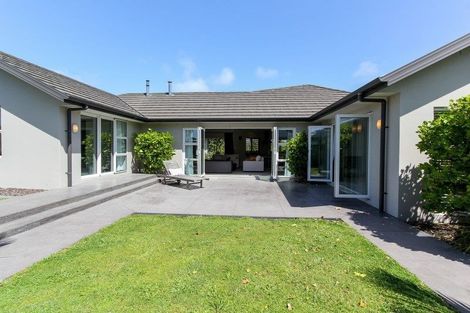Photo of property in 4 Links Drive, Waiwhakaiho, New Plymouth, 4312