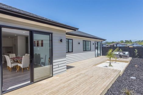 Photo of property in 12 Vinistra Road, Kumeu, 0810