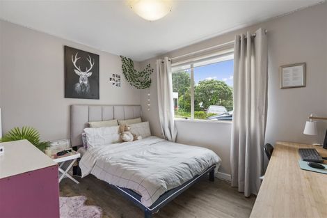 Photo of property in 40 Tyrico Close, Unsworth Heights, Auckland, 0632