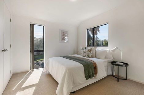 Photo of property in 1/14 Ponderosa Drive, Oteha, Auckland, 0632