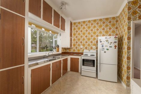 Photo of property in 16 Cambridge Street, Tawa, Wellington, 5028