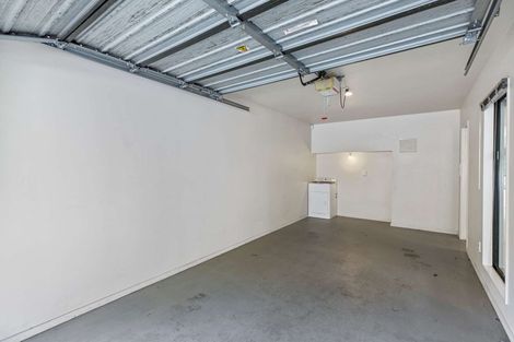 Photo of property in 4/42 Fields Parade, Oteha, Auckland, 0632