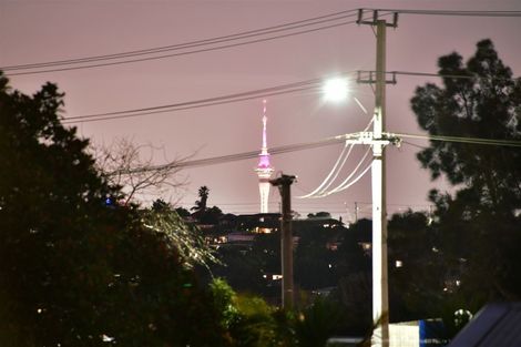 Photo of property in 76 Chivalry Road, Glenfield, Auckland, 0629