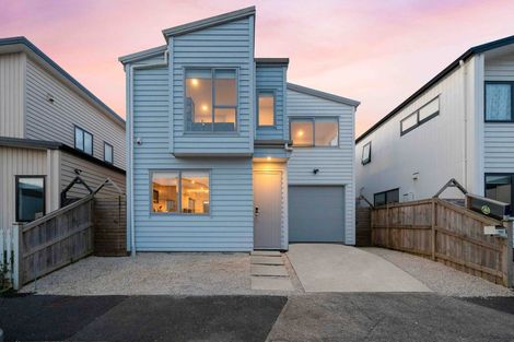 Photo of property in 102 Bellbird Street, Papakura, 2110