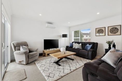 Photo of property in 1/11 Stratford Avenue, Milford, Auckland, 0620