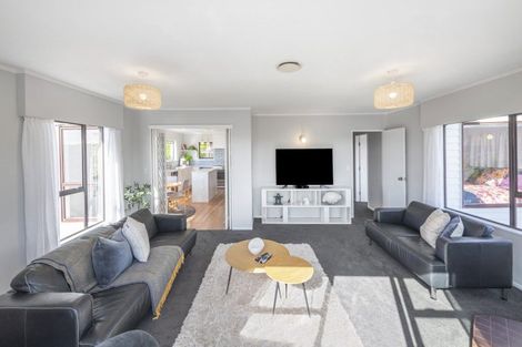 Photo of property in 42 Chapman Street, Newlands, Wellington, 6037