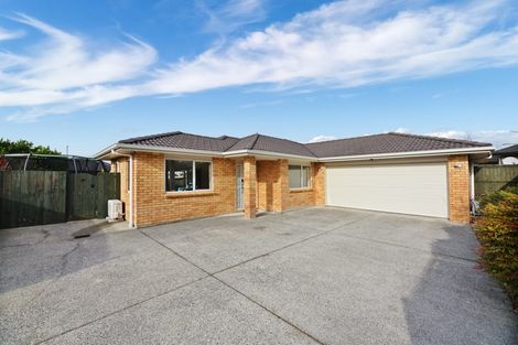 Photo of property in 106c Simpson Road, Henderson Valley, Auckland, 0614