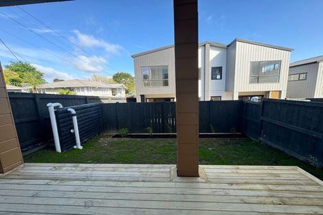 Photo of property in 2 Don Oliver Lane, Glen Eden, 0602