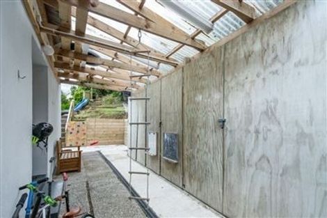 Photo of property in 19 Black Rock Road, Newlands, Wellington, 6037