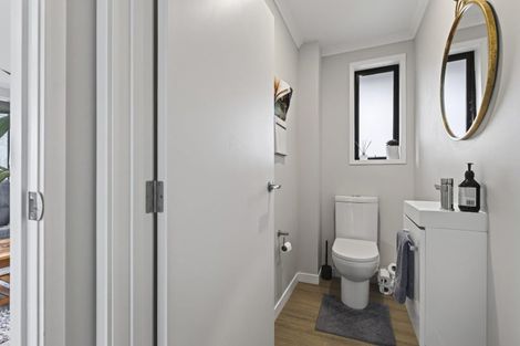 Photo of property in 15 Discovery Place, Marfell, New Plymouth, 4310