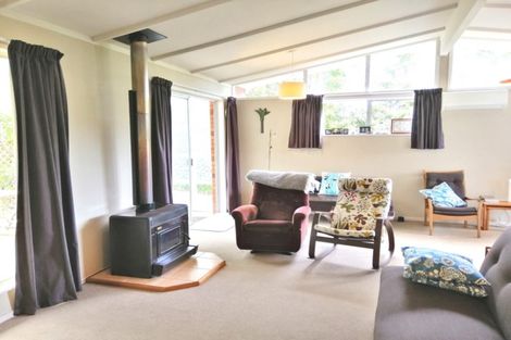 Photo of property in 12 Shaw Road, Oratia, Auckland, 0604