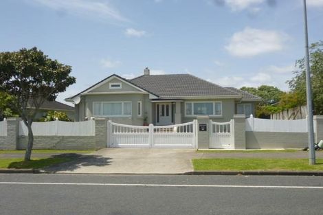 Photo of property in 30 Bradbury Road, Botany Downs, Auckland, 2010