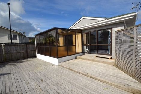 Photo of property in 17 Sabot Place, Massey, Auckland, 0614