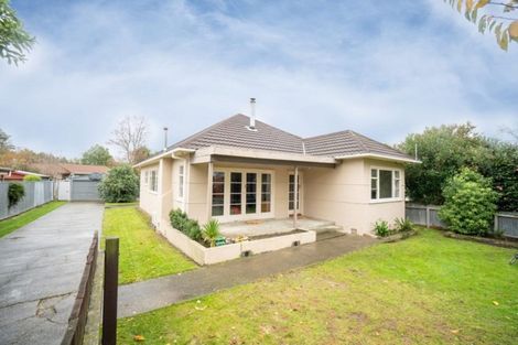 Photo of property in 68 Pahiatua Street, Hokowhitu, Palmerston North, 4410
