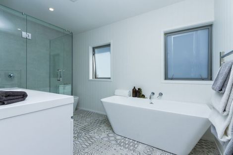 Photo of property in 2/5 Brown Street, Hauraki, Auckland, 0622