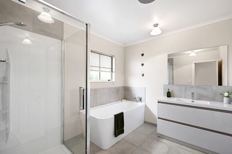 Photo of property in 5 Fernwater Place, Flagstaff, Hamilton, 3210