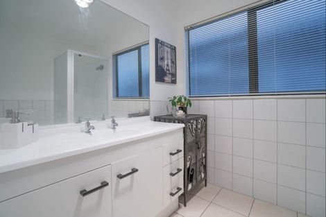 Photo of property in 19a Huia Street, Waikanae, 5036