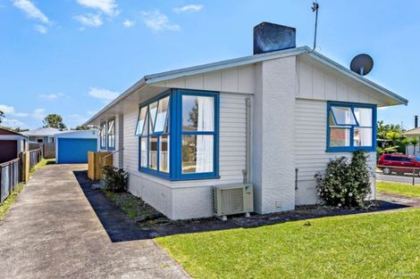 Photo of property in 2 Maybelle Place, Kelston, Auckland, 0602