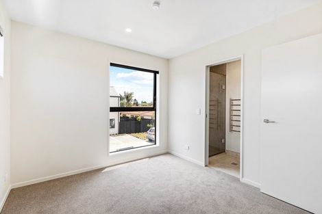 Photo of property in 2/77 Matipo Road, Te Atatu Peninsula, Auckland, 0610