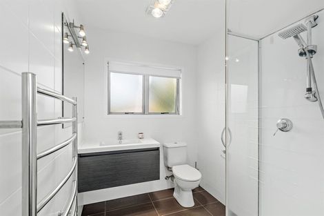 Photo of property in 32 John Downs Drive, Browns Bay, Auckland, 0630