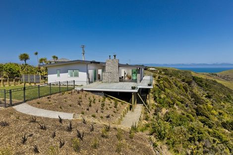 Photo of property in 110 Constable Road, Muriwai, Waimauku, 0881