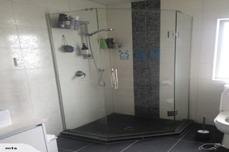 Photo of property in 20 Harrowglen Drive, Northcross, Auckland, 0632