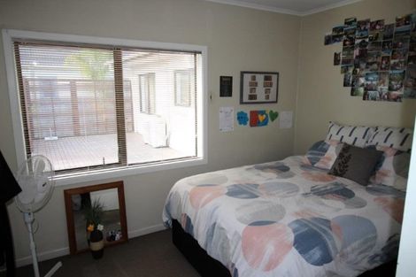 Photo of property in 30 Grove Road, Papakura, 2110