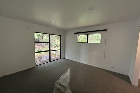 Photo of property in 1/2 Heatherleigh Rise, Northcross, Auckland, 0632