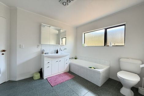 Photo of property in 1/13 Thornton Road, Milford, Auckland, 0620