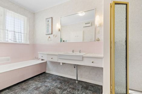 Photo of property in 130 Mairangi Road, Wilton, Wellington, 6012