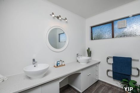 Photo of property in 16 Dominica Crescent, Grenada Village, Wellington, 6037