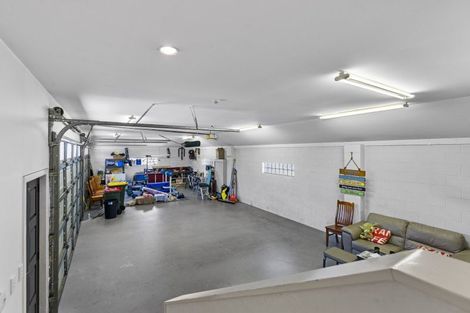 Photo of property in 92 Govett Avenue, Frankleigh Park, New Plymouth, 4310