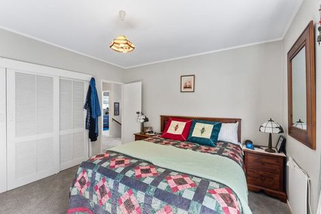 Photo of property in 28 Kakariki Grove, Waikanae, 5036